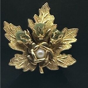 Vintage Maple Leaf Brooch Pin Gold-Tone 3 Rough Cut Green Stones Pin